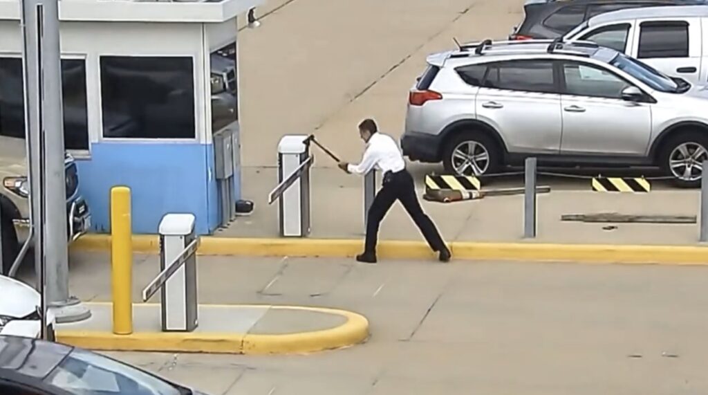 United Airlines Pilot Charged In Ax Attack Seen On Video The American(02)