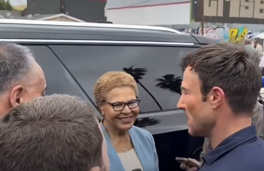 WATCH: Berserk Citizen Publicly Confronts Disastrously Awful Sanctuary City Mayor Over the Horrible State of Her City