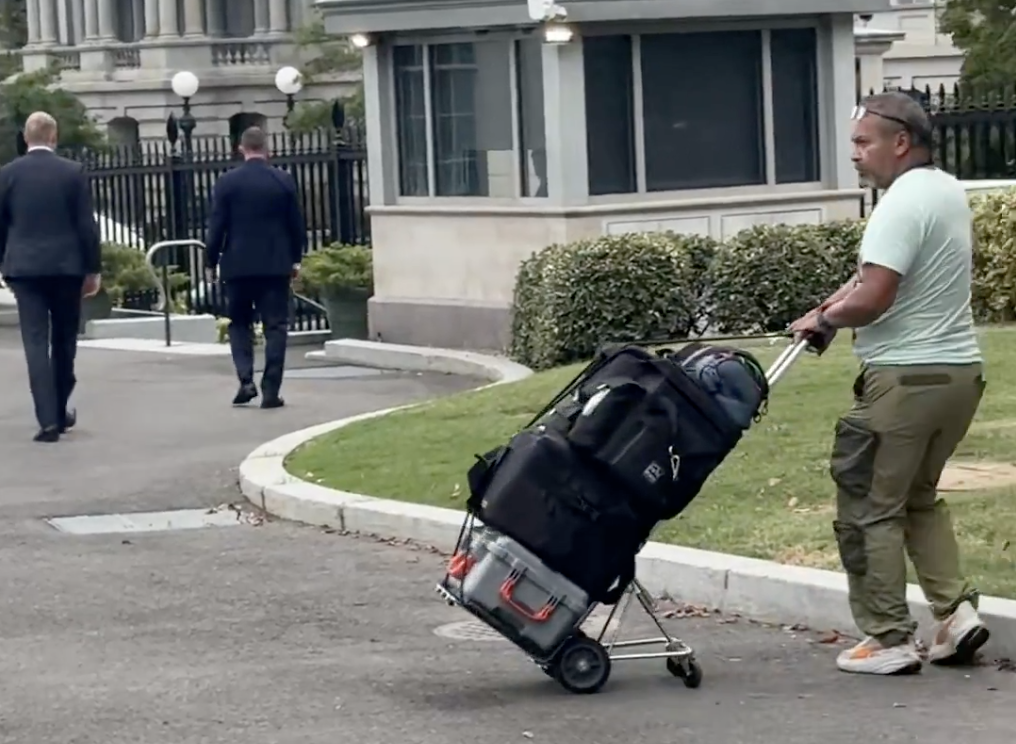 WATCH: Fake News Reporters Freak Out as Trump Throws Them Out of the White House