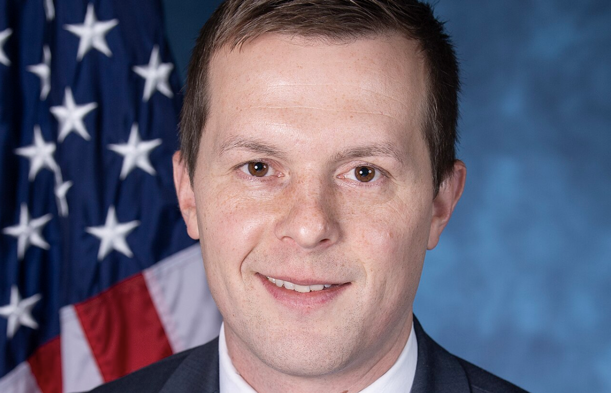 Outgoing Democrat Ditches Schumer, Crosses Party Lines to Throw His Support Behind Republican Candidate in Critical House Election
