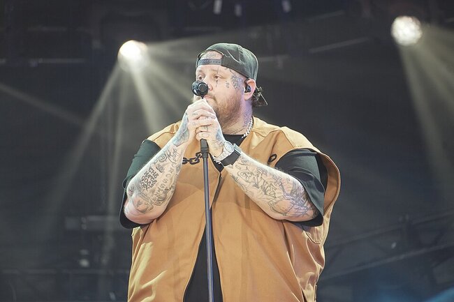 “No Talent Hack”: Country Music Star Faces Severe MAGA Backlash for Profanity-Laced Tirade about President Trump