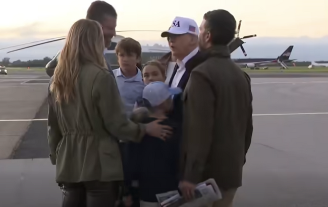 WATCH: Trump Goes Into Grandpa Mode Before Getting on Air Force One in Very Sweet Moment